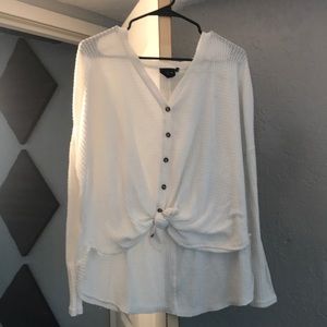 Super cute button up shirt